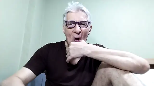 Snapshot of BIGUNCUTHARDCOCK chatting on 11.19.25 BIGUNCUTHARDCOCK online show from 11.19.25