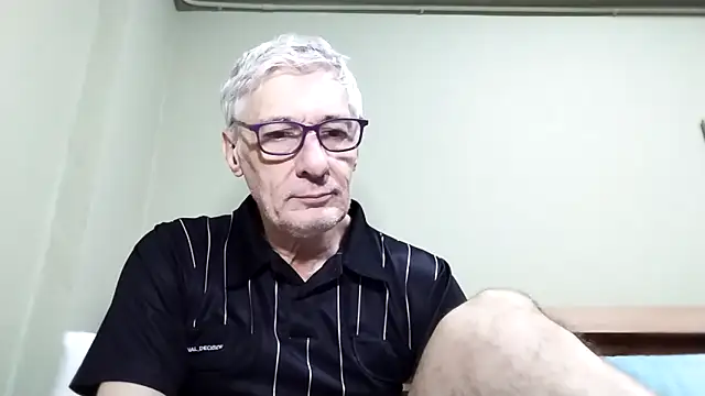 Snapshot of BIGUNCUTHARDCOCK chatting on 11.20.25 BIGUNCUTHARDCOCK online show from 11.20.25