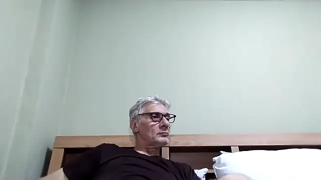 Snapshot of BIGUNCUTHARDCOCK chatting on 11.20.25 BIGUNCUTHARDCOCK online show from 11.20.25