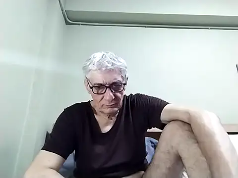 Snapshot of BIGUNCUTHARDCOCK chatting on 11.22.25 BIGUNCUTHARDCOCK online show from 11.22.25