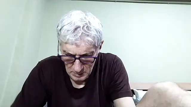 Snapshot of BIGUNCUTHARDCOCK chatting on 11.25.25 BIGUNCUTHARDCOCK online show from 11.25.25