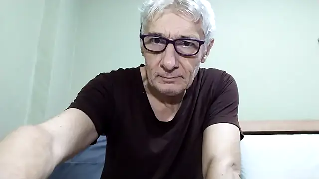 Snapshot of BIGUNCUTHARDCOCK chatting on 11.26.25 BIGUNCUTHARDCOCK online show from 11.26.25