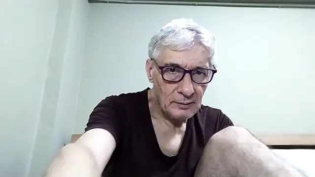 Snapshot of BIGUNCUTHARDCOCK chatting on 11.26.25 BIGUNCUTHARDCOCK online show from 11.26.25