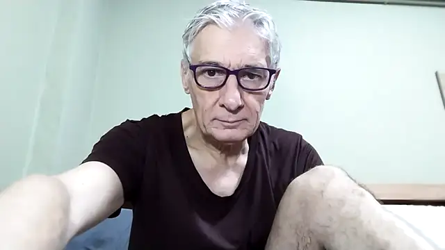 Snapshot of BIGUNCUTHARDCOCK chatting on 11.28.25 BIGUNCUTHARDCOCK online show from 11.28.25