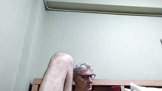 Snapshot of BIGUNCUTHARDCOCK chatting on 11.28.25 BIGUNCUTHARDCOCK online show from 11.28.25