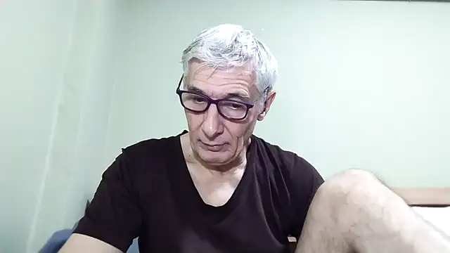 Snapshot of BIGUNCUTHARDCOCK chatting on 11.29.25 BIGUNCUTHARDCOCK online show from 11.29.25