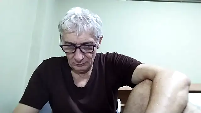 Snapshot of BIGUNCUTHARDCOCK chatting on 11.30.25 BIGUNCUTHARDCOCK online show from 11.30.25