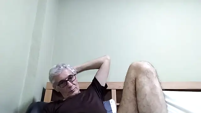 Snapshot of BIGUNCUTHARDCOCK chatting on 11.30.25 BIGUNCUTHARDCOCK online show from 11.30.25