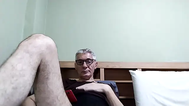 Snapshot of BIGUNCUTHARDCOCK chatting on 12.03.25 BIGUNCUTHARDCOCK online show from 12.03.25