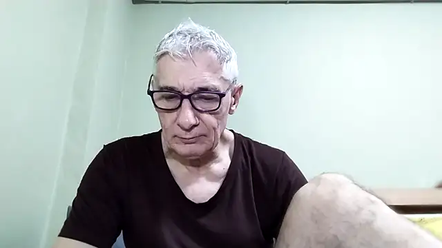 Snapshot of BIGUNCUTHARDCOCK chatting on 12.04.25 BIGUNCUTHARDCOCK online show from 12.04.25