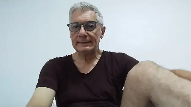 Snapshot of BIGUNCUTHARDCOCK chatting on 06.17.26 BIGUNCUTHARDCOCK online show from 06.17.26