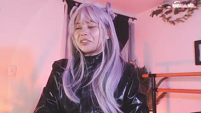 Snapshot of loIijanne chatting on 12.13.24 loIijanne online show from 12.13.24