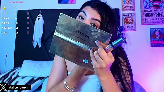 Aliceowenn online show from 10.28.25