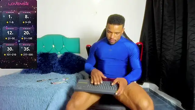 Snapshot of estebanlobo- chatting on 12.16.24 estebanlobo- online show from 12.16.24