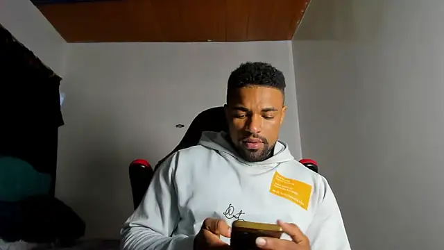 Snapshot of estebanlobo- chatting on 10.02.25 estebanlobo- online show from 10.02.25