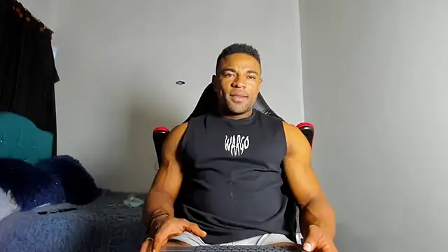 Snapshot of estebanlobo- chatting on 11.17.25 estebanlobo- online show from 11.17.25