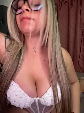 Snapshot of CristalGmez chatting on 09.19.25 CristalGmez online show from 09.19.25