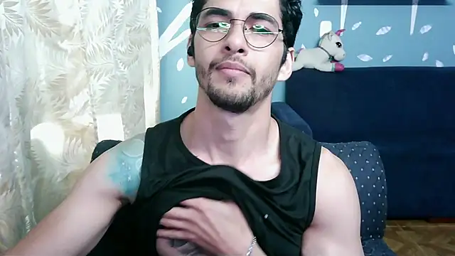 Snapshot of ponzothc chatting on 11.04.25 ponzothc online show from 11.04.25