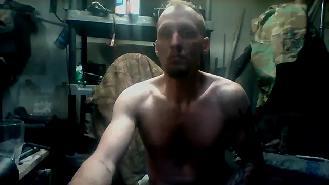 Snapshot of Aaronbp chatting on 11.16.25 Aaronbp online show from 11.16.25