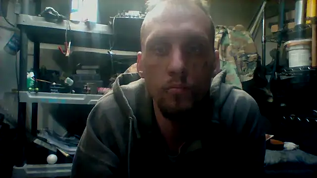 Snapshot of Aaronbp chatting on 11.17.25 Aaronbp online show from 11.17.25