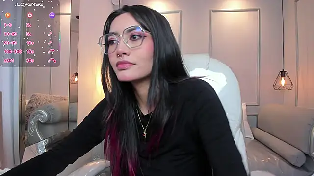 Snapshot of AzuraKindong chatting on 10.21.25 AzuraKindong online show from 10.21.25