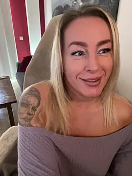 Snapshot of ChristyAdair chatting on 01.10.25 ChristyAdair online show from 01.10.25