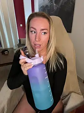 Snapshot of ChristyAdair chatting on 03.10.25 ChristyAdair online show from 03.10.25