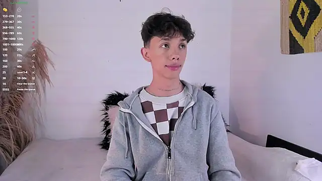 Snapshot of Tomy_Rox chatting on 01.10.25 Tomy Rox online show from 01.10.25