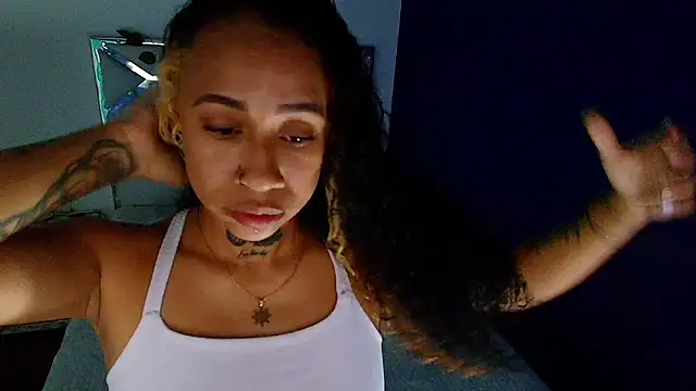 Snapshot of cattaleeyaa chatting on 12.18.24 cattaleeyaa online show from 12.18.24