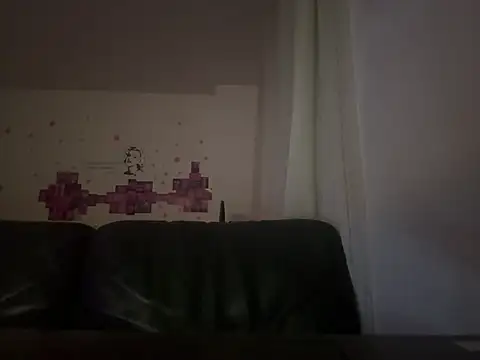 Snapshot of greedybratt chatting on 01.07.25 greedybratt online show from 01.07.25