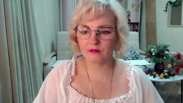 Snapshot of BlondeBrilliant7 chatting on 12.22.24 BlondeBrilliant7 online show from 12.22.24