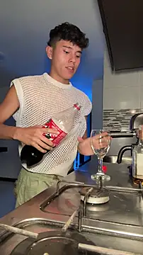 Snapshot of Angel_esteban_fx chatting on 02.15.26 Angel esteban fx online show from 02.15.26