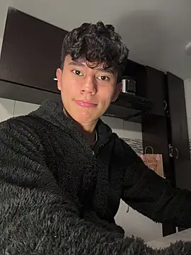 Snapshot of Angel_esteban_fx chatting on 03.08.26 Angel esteban fx online show from 03.08.26