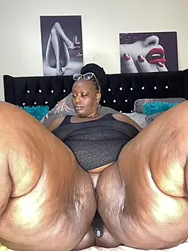 MsWhiteChocolatte online show from 01.19.25