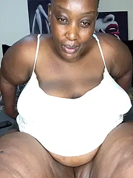 MsWhiteChocolatte online show from 02.23.25