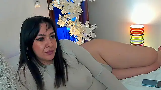 Snapshot of GracyJee chatting on 03.13.25 GracyJee online show from 03.13.25