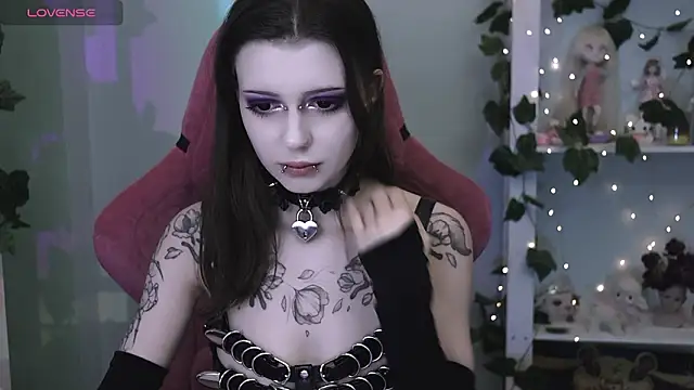 Snapshot of prettybones chatting on 03.26.26 prettybones online show from 03.26.26