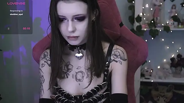 Snapshot of prettybones chatting on 03.28.26 prettybones online show from 03.28.26