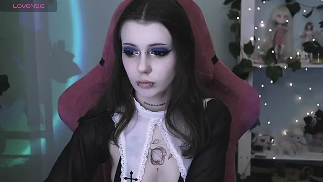 Snapshot of prettybones chatting on 04.16.26 prettybones online show from 04.16.26