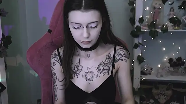 Snapshot of prettybones chatting on 06.10.26 prettybones online show from 06.10.26