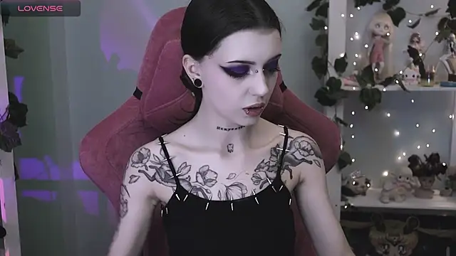Snapshot of prettybones chatting on 06.22.26 prettybones online show from 06.22.26