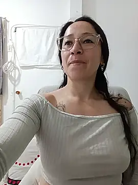 emilypoppy3 online show from 07.12.26