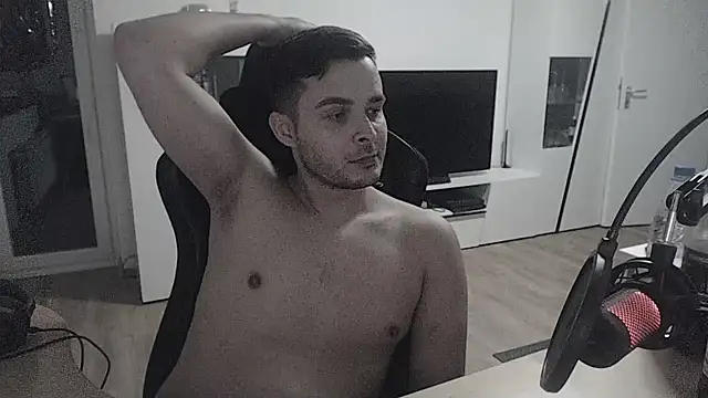 Snapshot of SharkLuigi chatting on 01.25.25 SharkLuigi online show from 01.25.25