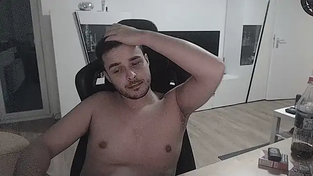 Snapshot of SharkLuigi chatting on 02.02.25 SharkLuigi online show from 02.02.25