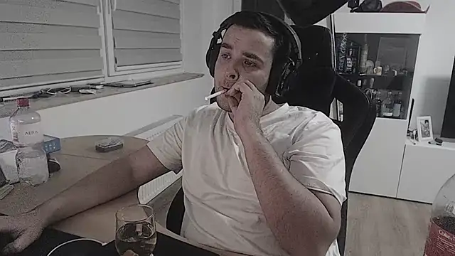 Snapshot of SharkLuigi chatting on 09.14.25 SharkLuigi online show from 09.14.25