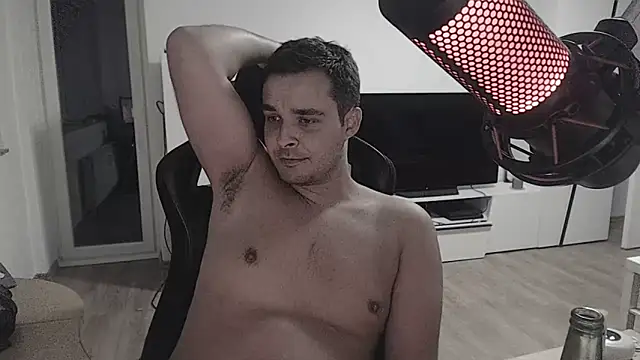 Snapshot of SharkLuigi chatting on 10.31.25 SharkLuigi online show from 10.31.25