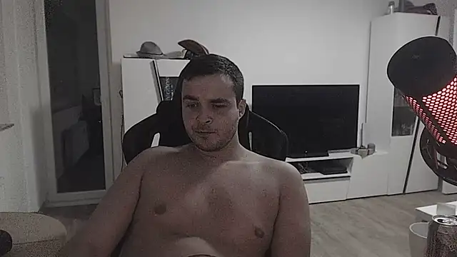 Snapshot of SharkLuigi chatting on 12.15.25 SharkLuigi online show from 12.15.25