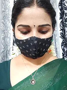 Snapshot of Angleannie chatting on 09.10.25 Angleannie online show from 09.10.25