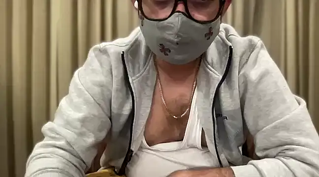 Snapshot of slavekinky001 chatting on 12.20.24 slavekinky001 online show from 12.20.24