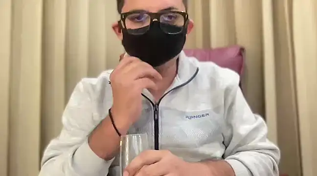 Snapshot of slavekinky001 chatting on 02.13.25 slavekinky001 online show from 02.13.25